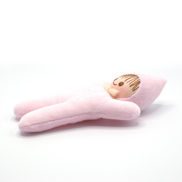 タオル地のベビーぬいぐるみ ベビーラトルになっているリサ人形