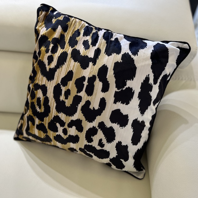 HOME Goods/ホーム グッズ｜Cushion leopard/クッション レオパード｜MIS3025IB