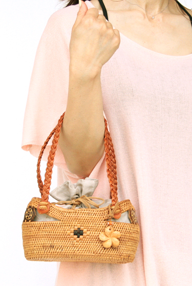 革手提げミニアタバッグ　巾着フタ付き　ココナッツ（ナチュラル）