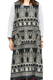 ワンピース■エスニック柄ロング丈のエプロンドレス（ネイビー）