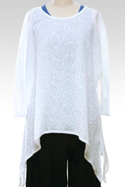 花刺しゅう模様イレギュラーヘムライン七分袖カットソー