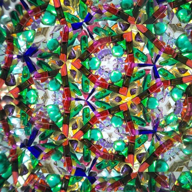 万華鏡 星壺 万華鏡 星壺 A blue and white faceted vase, Yuan dynasty | 元