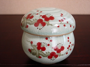 青磁（梅花）　１人用蓋付茶器