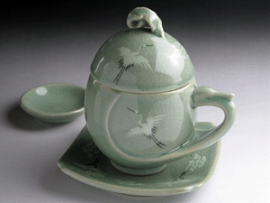 青磁（雲鶴紋）【崔成原 作】　１人用蓋付茶器