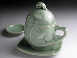 青磁（雲鶴紋）【崔成原 作】　１人用蓋付茶器