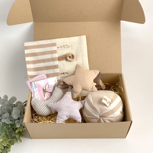 オーガニックギフト|おもちゃ3点セット|布ボール|モビール|知育カシャカシャ|箱ラッピング付き|五感を刺激する赤ちゃんのおもちゃ|ファーストトイ|出産祝い