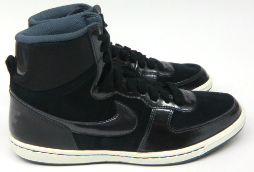 NIKE(ナイキ)　ウィメンズ ターミネーター ライト HI　599435 【定価の30％オフ！】
