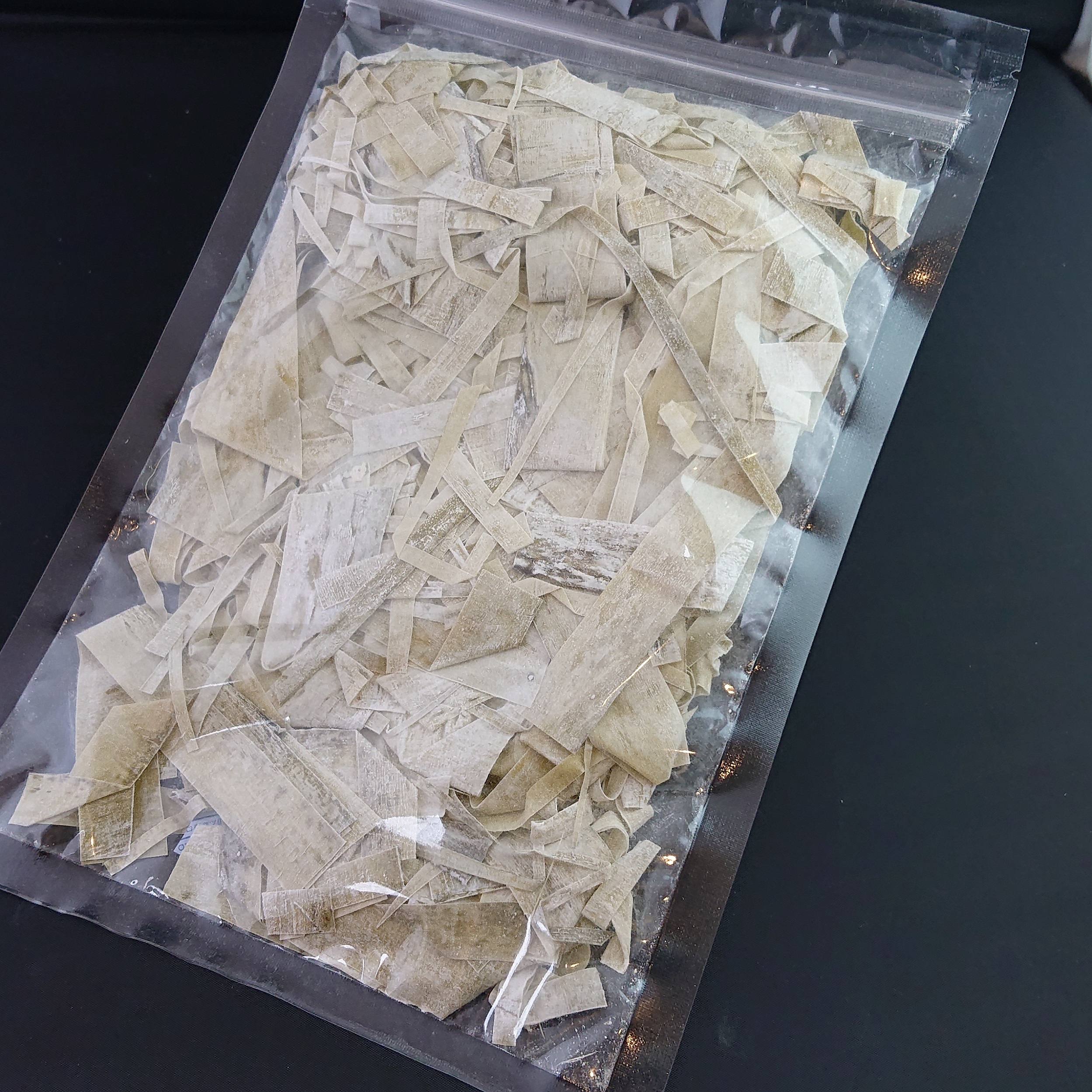 【限定品】昆布屋直売り　おやつ昆布80g（おぼろ昆布切れ端）