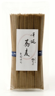 【夏季限定品】　手延　蕎麦　　職人が一本づつ手延べで作りあげた逸品です