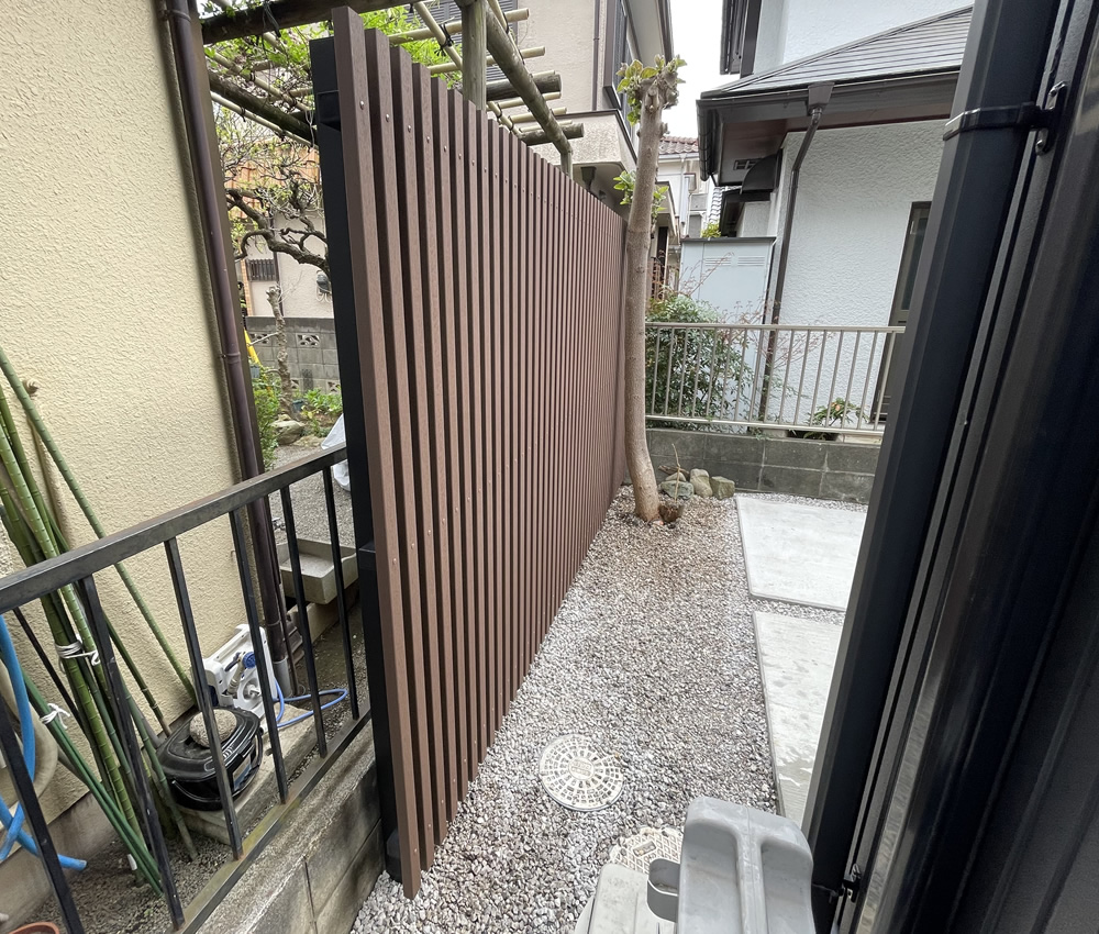 縦格子ならではの美しいラインが際立っています