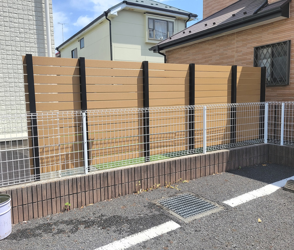 お庭の中はほぼ見通すことができなくなっています