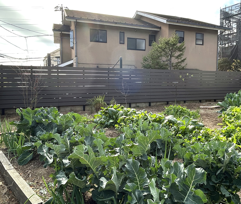プライバシーにも配慮したお庭が完成しました。