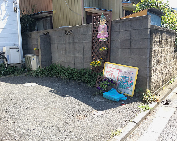 駐車場側の設置前風景