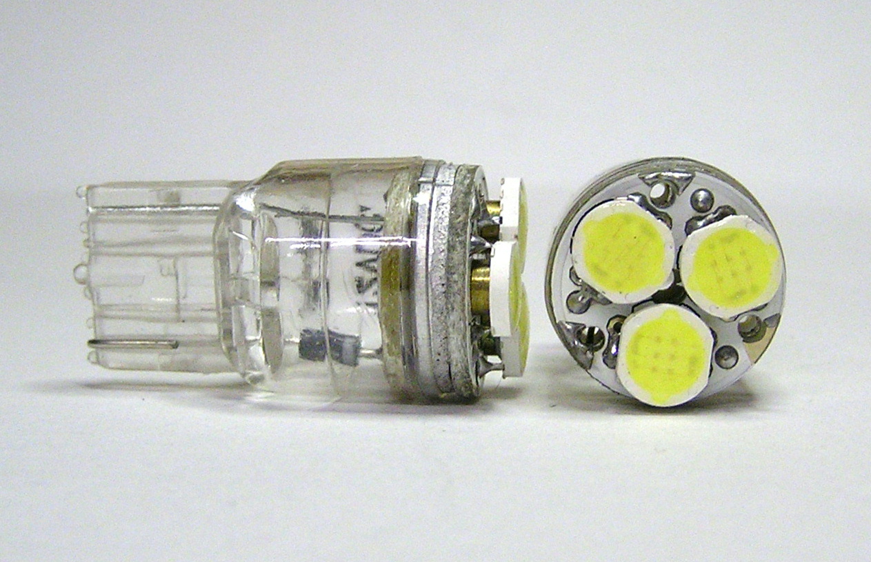 ☆新製品白色LED３W（１W素子×３）7440のウエッジ球２個