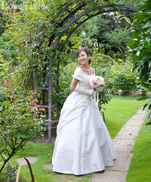 シェイプサテングローブ・肘下【メール便可】 グローブ サテン ウエディング 結婚式 ブライダル