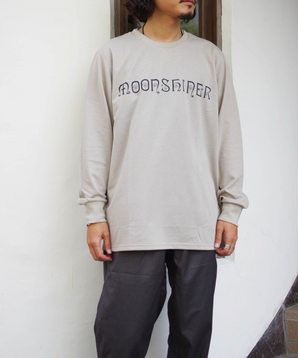 サウス2 ウエスト8/South2 West8 L/S Crew Neck Tee - MOONSHINER (全2色) サウス2 ウエスト8/South2 West8 L/S Crew Neck Tee - MOONSHINER (全2色)