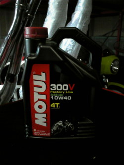 �����ܺǰ��͡���MOTUL 300V   4L�ܥȥ�