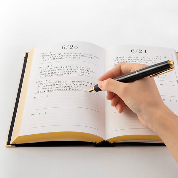 【送料無料!名入れ対応】【ストア限定】日記 5年連用 プレミアム 黒<2020-2024>(N-12884006)