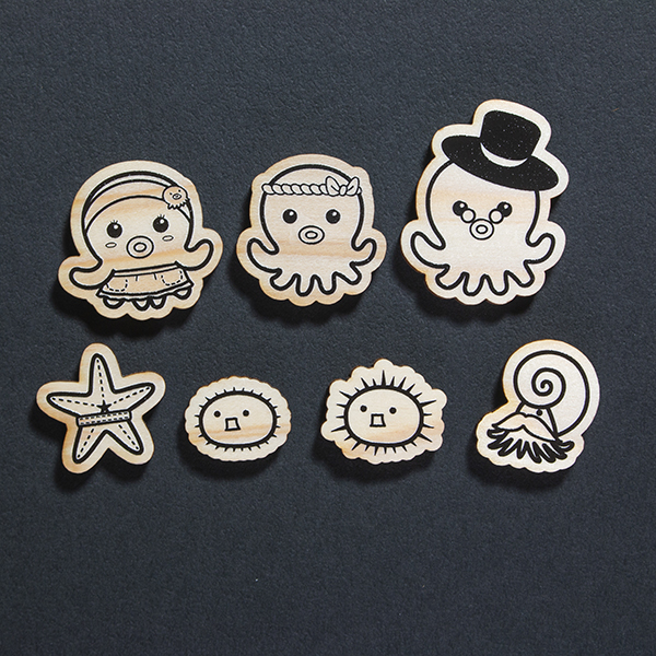 オクトパス君木製ピンバッジ