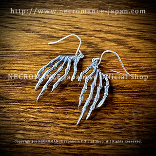 シルバーNEWボーンハンドピアス Silver New Bone Hand Pierce 骸骨 手　【NECROMANCE ネクロマンス】