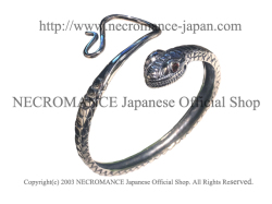 【ご予約受付中】【ネクロマンス NECROMANCE】 ガーネットアイシルバーネークブレスレット Garnet Eye Silver Snake Bracelet 紅瑠石 シルバー 蛇 ヘビ バングル