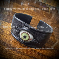 【数量限定 ご予約受付中】【ネクロマンス NECROMANCE】 ワイドレザー義眼バングル Wide Leather Eye Bangle ＜グリーンヘーゼル/Green Hazel/緑茶＞ 目玉 革