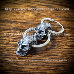 【ネクロマンス NECROMANCE】 2連スカルピアス ＜ラージスカル＞ Two Hoop Skull Pierce ＜Large Skull＞ 骸骨