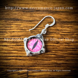 【ネクロマンス NECROMANCE】 シルバー義眼ピアス Silver Glass Eye Pierce ＜ピンク/Pink/桃色＞ 目玉 悪魔 ドラゴン Dragon 龍
