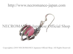 【ネクロマンス NECROMANCE】 ピンクキャッツアイ ボーンハンドピアス Pink Cat's Eye Bone Hand Pierce 桃色猫目石 骸骨 恋愛 金運