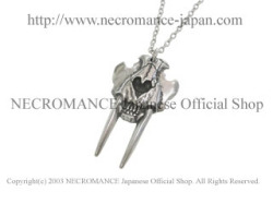 【ネクロマンス NECROMANCE】 サーベルタイガーフェイススカルネックレス Sabertooth Face Skull Necklace 骸骨 スミロドン 牙