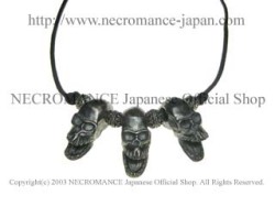 【ネクロマンス NECROMANCE】 スリーラージスクリーミングスカルネックレス Three Large Screaming Skull Necklace 叫び 骸骨