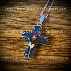 【ネクロマンス NECROMANCE】 ミニローズスモールクロスネックレス Mini Rose Small Cross Necklace ＜ブラック/Black/黒＞ 薔薇 十字架