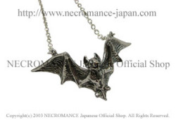 【ネクロマンス NECROMANCE】 ビックフライングバットネックレス Big Frying Bat Necklace 蝙蝠 コウモリ