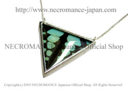 【ネクロマンス NECROMANCE】リアルバタフライウィングトライアングルネックレス Real Butterfly Wing Triangle Necklace ＜オナガコモンタイマイ＞ 蝶々 羽