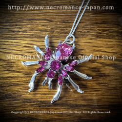 【ネクロマンス NECROMANCE】 ドロップピンクスパイダーネックレス Drop Pink Spider Necklace ＜ピンク/Pink/桃色＞ 蜘蛛