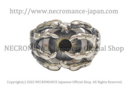 【ネクロマンス NECROMANCE】ボーンハンド義眼リング Bone Hand Glass Eye Ring ＜ブルー/Blue/青＞目玉 骸骨