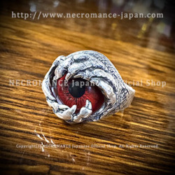 【特別限定版】【ネクロマンス NECROMANCE】 シルバードラゴンクロー義眼リング Silver Dragon Claw Glass Eye Ring ＜ヴァンパイア レッド/Vampire Red/赤＞ 爪 龍 目玉