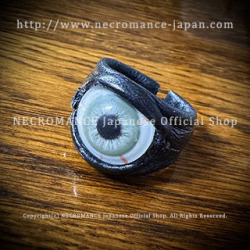 【数量限定 ご予約受付中】【ネクロマンス NECROMANCE】 レザー義眼リング Leather Eye Ring ＜グレー グリーン/Gray Green＞ 目玉 革