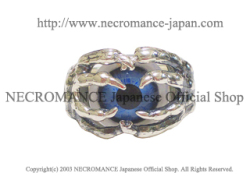 【ネクロマンス NECROMANCE】シルバーボーンハンド義眼リング Silver Bone Hand Glass Eye Ring ＜ブライトブルー/Bright Blue/青＞目玉 骸骨