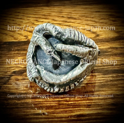 【ネクロマンス NECROMANCE】【数量限定受注生産】 シルバーイーヴィルクロー義眼リング Silver Evil Crow Glass Eye Ring ＜ブルーキャットアイ/Blue Cat Eye/青猫目＞ 目玉 邪悪 爪