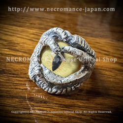 【ネクロマンス NECROMANCE】【数量限定受注生産】 シルバーイーヴィルクロー義眼リング Silver Evil Crow Glass Eye Ring ＜イエローキャット/Yellow Cat/黄猫目＞ 目玉 邪悪 爪