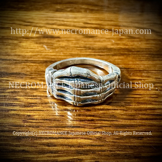 ネクロマンス NECROMANCE【ボーンハンドリング Bone Hang Ring 骸骨  