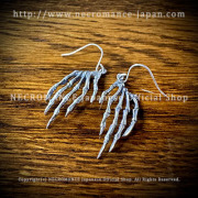 シルバーNEWボーンハンドピアス Silver New Bone Hand Pierce 骸骨 手　【NECROMANCE ネクロマンス】