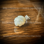 【ネクロマンス NECROMANCE】 ローズ パール ピアス ＜ホワイト/White/白色＞ Rose Pearl Pierce 真珠 淡水パール 薔薇