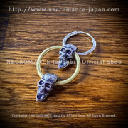 【ネクロマンス NECROMANCE】 ２連スカルピアス ＜ブラスフープスカル＞ Two Hoop Skull Pierce ＜Brass Hoop Skull＞ 骸骨