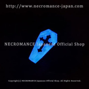 【ネクロマンス NECROMANCE】 シルバー棺桶クロスネックレス Silver Coffin Cross Necklace ＜ブルーグロー/Blue Glow/青＞ 棺桶 十字架 蓄光