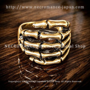 【第二期 新規販売開始セール中】【ネクロマンス NECROMANCE】 ラージボーンハンドリング ＜ブラス/Brass＞ Large Bone Hang Ring 骸骨 Skeleton スケルトン 真鍮 指輪