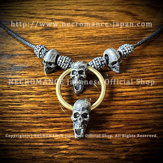 【生産停止前 ご予約受付中】【ネクロマンス NECROMANCE】 ブラススカルネックレス (ショート) Brass Skull Necklace ＜Brass Hoop Skull＞ 骸骨