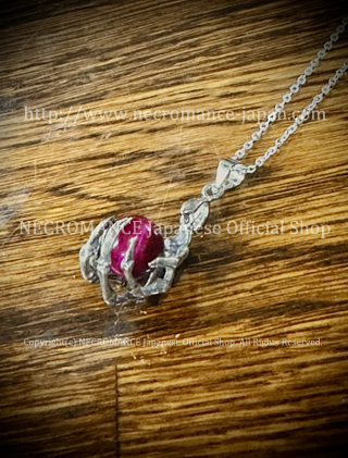 【ネクロマンス NECROMANCE】 ピンクタイガーアイ ボーンハンド ネックレス Pink Taiger's Eye Bone Hand Necklace 桃色 虎目石 骸骨
