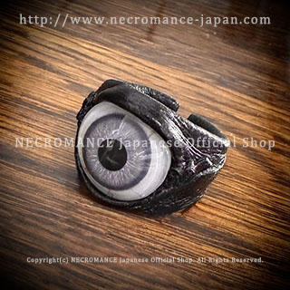【数量限定 ご予約受付中】【ネクロマンス NECROMANCE】 レザー義眼リング Leather Eye Ring ＜グレー/Gray/灰色＞ 目玉 革